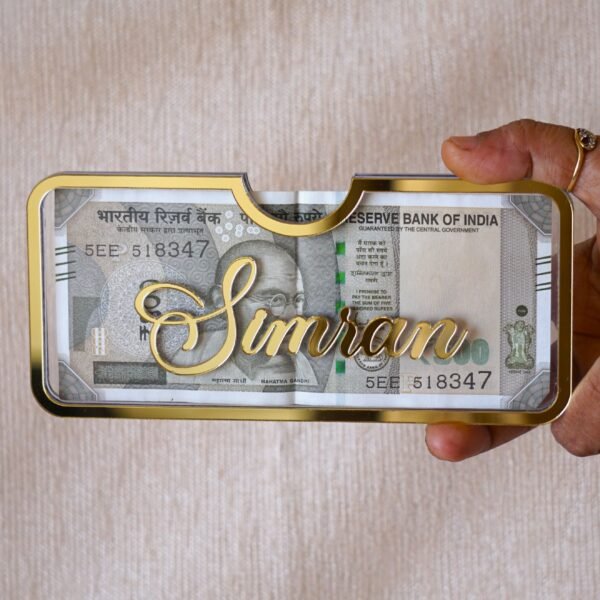 DSC07571 Customizable haq mahr gift envelope in golden and transparent colors; it can hold up to 20 notes. This envelope is perfect for elegantly presenting gift money, creating a memorable impression with a customizable name.